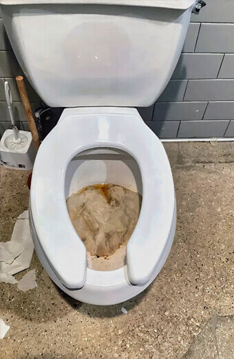 https://blockeddrainskarrinyup.com.au/uploads/2025/07/blocked-toilet-27776.jpg