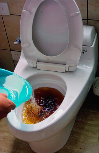 https://blockeddrainskarrinyup.com.au/uploads/2025/07/blocked-toilet-93159.jpg